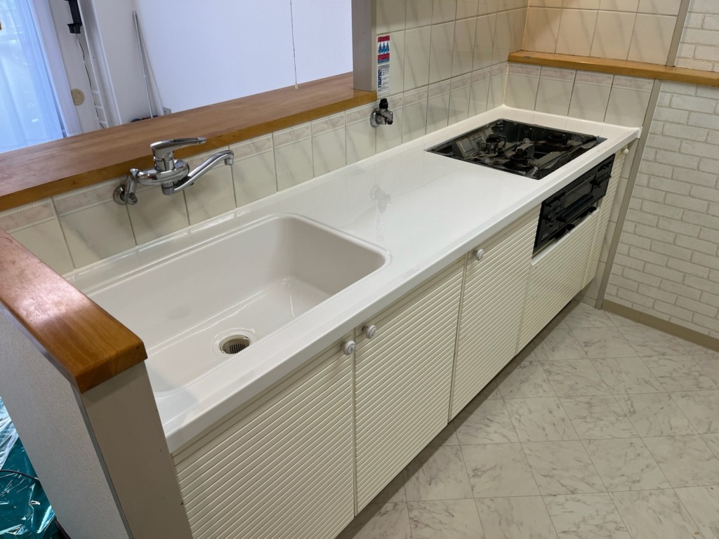 ピカピカになったキッチンワークトップ