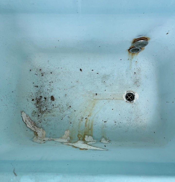 錆びてしまったホーロー浴槽[BEFORE]