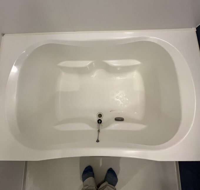 塗装する前のFRP浴槽