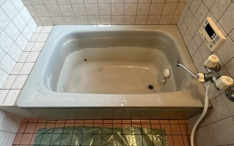塗装する前のホーロー浴槽