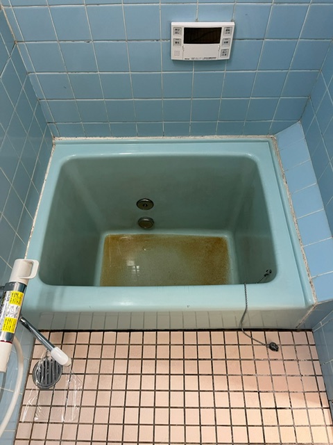 塗装する前のFRP浴槽