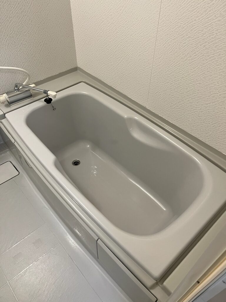 塗装した人工大理石浴槽