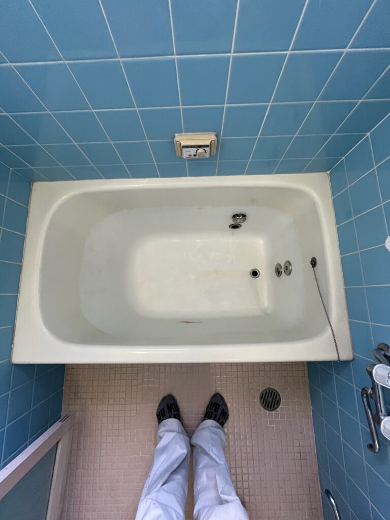 塗装する前のホーロー浴槽