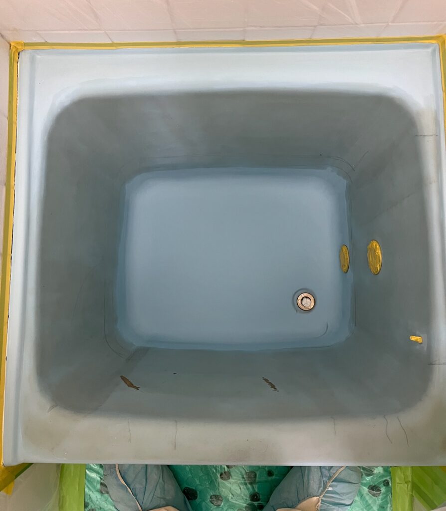 FRPライニングで補修している浴槽