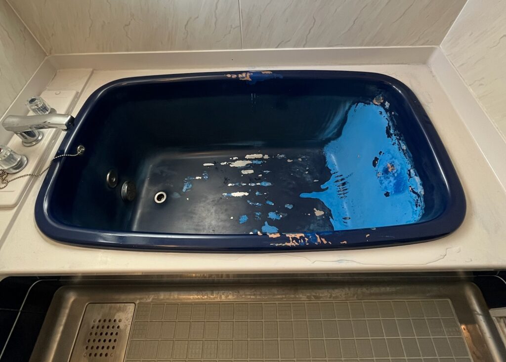 剥がれているカラーステンレス浴槽