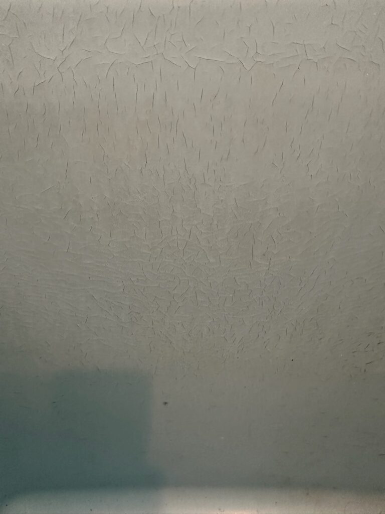ひび割れたFRP浴槽