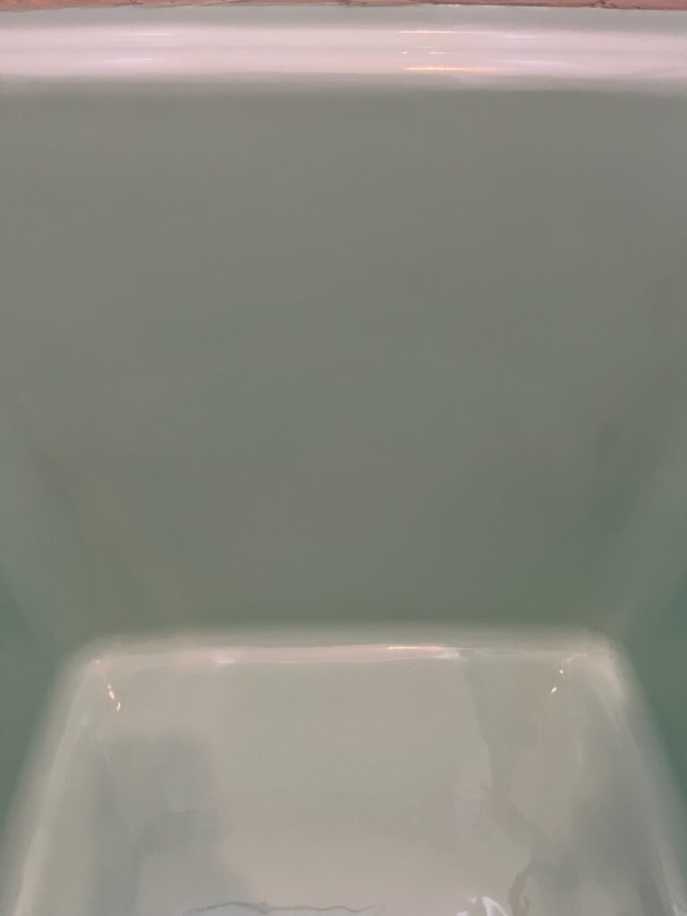 FRPライニングで補修したFRP浴槽