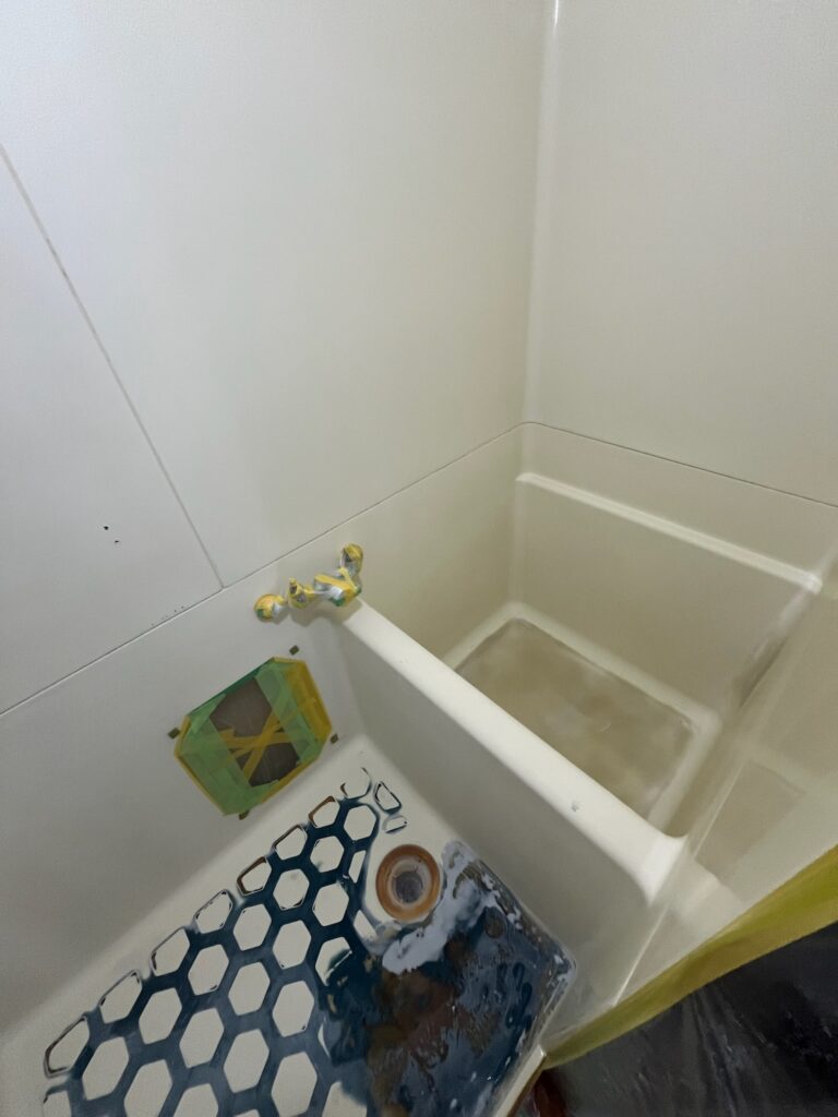 浴室内全体の養生完了 全面マスキング