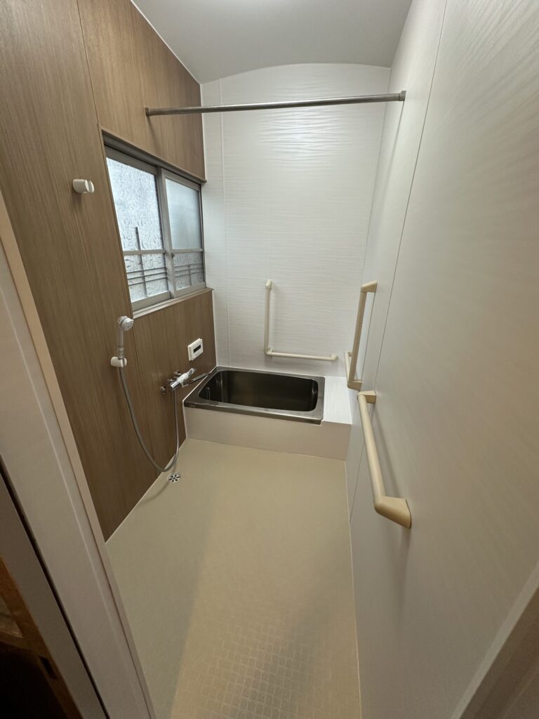 パネルとシートでリフォームした在来浴室