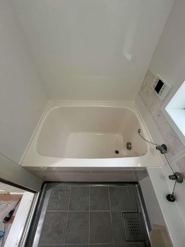 再生塗装したカラーステンレス浴槽